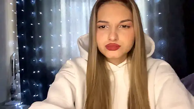 Snapshot of EmllyLighty chatting on 01/17/26, 08:18 EmllyLighty online show from 01/17/26, 08:18