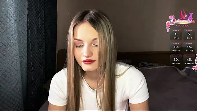 Snapshot of EmllyLighty chatting on 02/13/26, 08:14 EmllyLighty online show from 02/13/26, 08:14