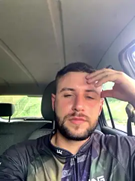 Snapshot of LuanHw1209 chatting on 01/15/26, 05:49 LuanHw1209 online show from 01/15/26, 05:49