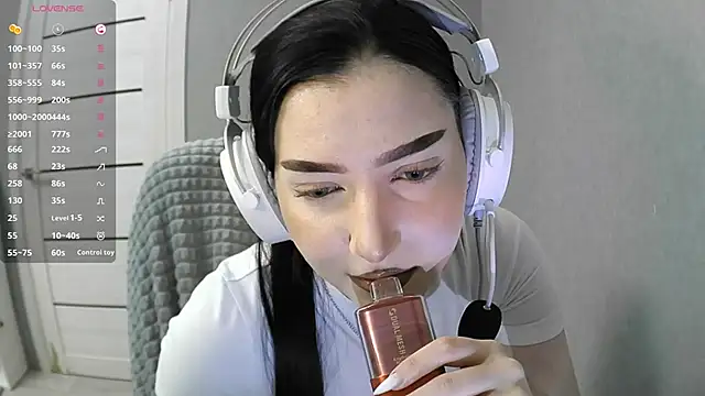 FaviolaHurl online show from 12/20/25, 06:11