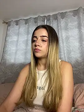 Snapshot of cute_emmma chatting on 02/13/26, 12:38 cute emmma online show from 02/13/26, 12:38