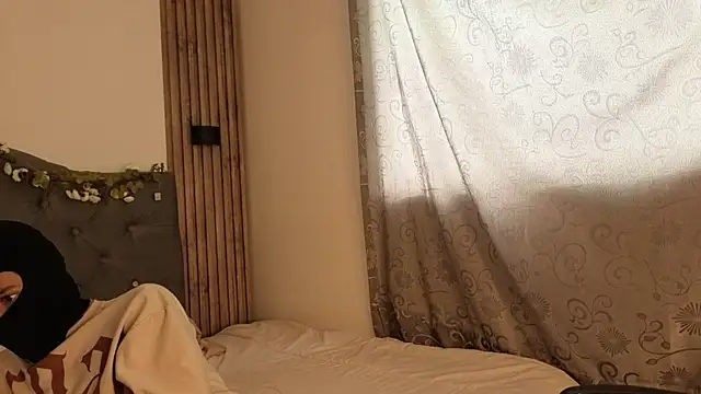 cute emmma online show from 04/20/26, 11:35