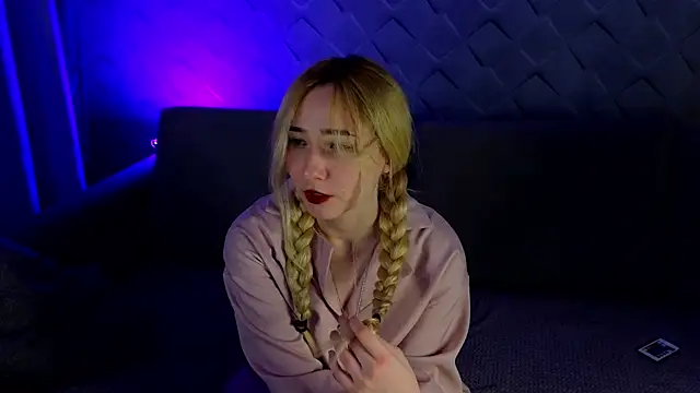 lilcozyvert  online show from 12/21/25, 10:43