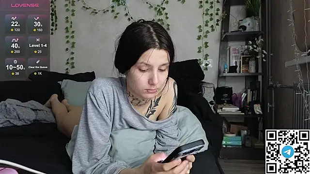 LeonaHinnes online show from 04/23/26, 12:29