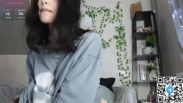 LeonaHinnes online show from 04/05/26, 01:29