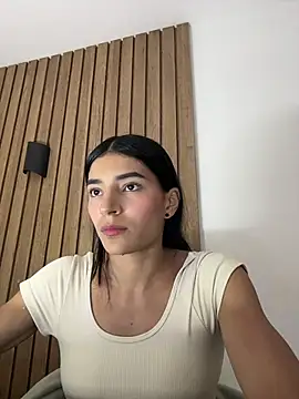 Snapshot of Ema_Rose_ chatting on 04/23/26, 09:05 Ema Rose online show from 04/23/26, 09:05