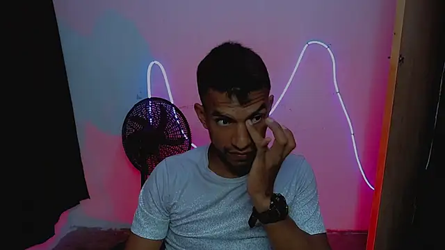 Yeison 777  online show from 12/21/25, 03:41