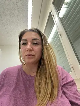 Vaannessaa online show from 12/21/25, 08:31