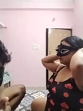 Snapshot of DesiSeductress chatting on 06/18/26, 03:39 DesiSeductress online show from 06/18/26, 03:39