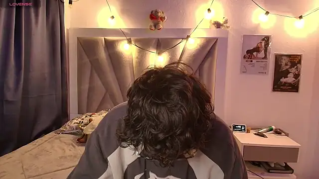 VelvetKai nom online show from 04/15/26, 11:38