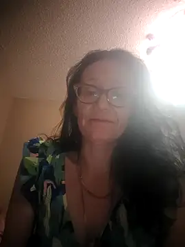 Snapshot of CrownedCuppa chatting on 04/02/26, 01:57 CrownedCuppa online show from 04/02/26, 01:57