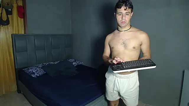 MAXIMILAINO-XXX online show from 05/08/26, 11:52