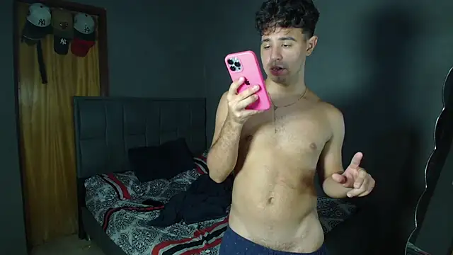 MAXIMILAINO-XXX online show from 06/01/26, 12:44