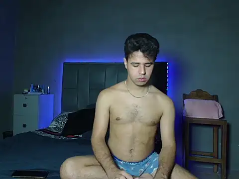 Snapshot of MAXIMILAINO-XXX chatting on 02/11/26, 02:22 MAXIMILAINO-XXX online show from 02/11/26, 02:22