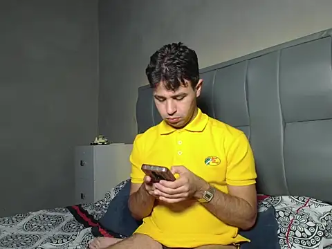 Snapshot of MAXIMILAINO-XXX chatting on 02/05/26, 12:06 MAXIMILAINO-XXX online show from 02/05/26, 12:06