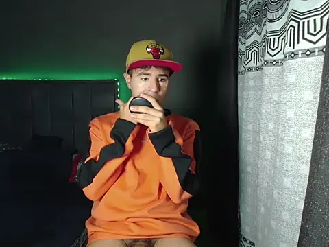 Snapshot of MAXIMILAINO-XXX chatting on 02/05/26, 11:44 MAXIMILAINO-XXX online show from 02/05/26, 11:44