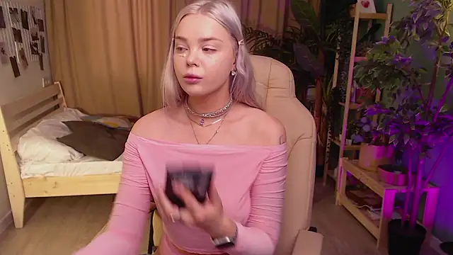 Leslie Caronn online show from 02/16/26, 07:51