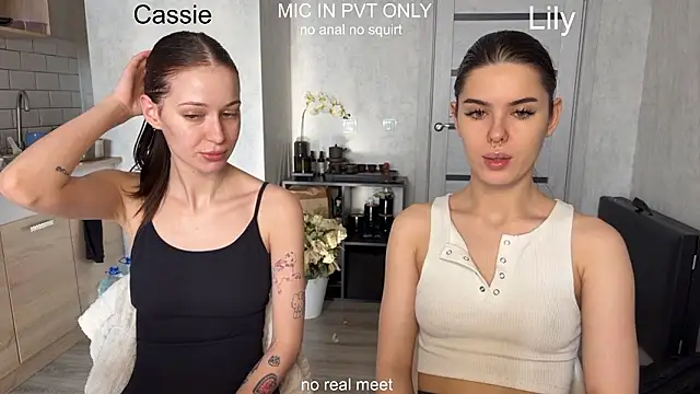 Snapshot of girls_secrets chatting on 03/05/26, 10:23 girls secrets online show from 03/05/26, 10:23