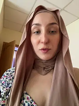 Snapshot of LuxBrunette_ chatting on 06/20/26, 04:28 LuxBrunette online show from 06/20/26, 04:28