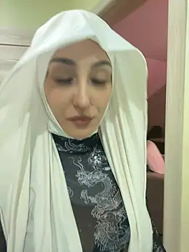LuxBrunette  online show from 05/11/26, 06:15