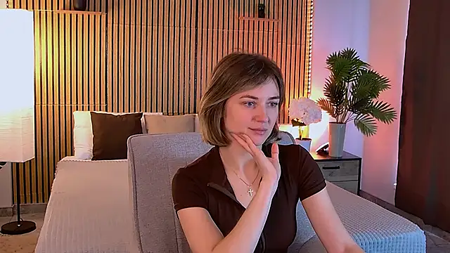 Snapshot of EmeraldGlow chatting on 04/13/26, 02:54 EmeraldGlow online show from 04/13/26, 02:54