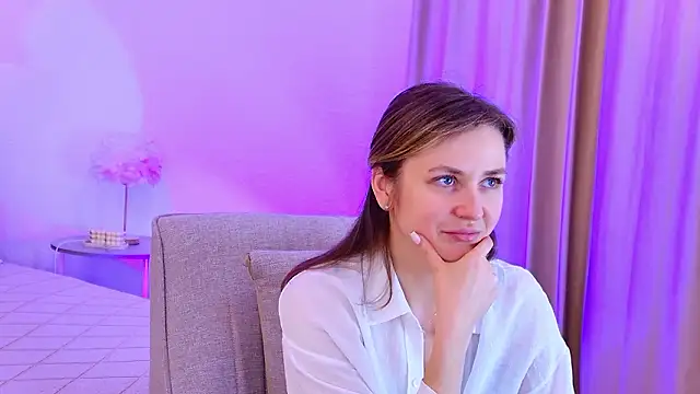 Snapshot of EmeraldGlow chatting on 03/26/26, 02:37 EmeraldGlow online show from 03/26/26, 02:37