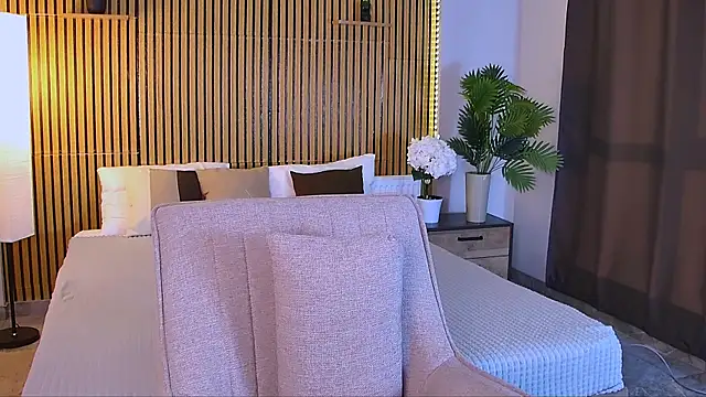 Snapshot of EmeraldGlow chatting on 04/16/26, 02:40 EmeraldGlow online show from 04/16/26, 02:40