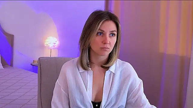 Snapshot of EmeraldGlow chatting on 03/07/26, 02:33 EmeraldGlow online show from 03/07/26, 02:33