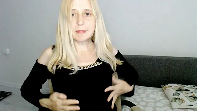 Snapshot of MiLenaMilf chatting on 03/18/25, 07:55 MiLenaMilf online show from 03/18/25, 07:55