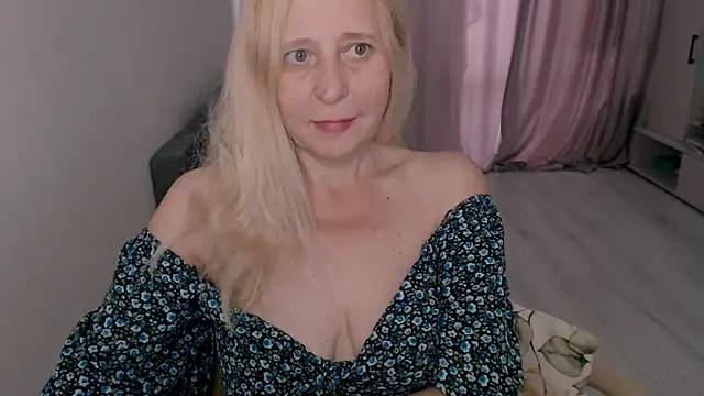 Snapshot of MiLenaMilf chatting on 10/07/25, 06:36 MiLenaMilf online show from 10/07/25, 06:36