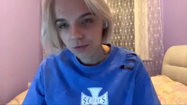 Scarlet cat online show from 12/23/25, 09:08