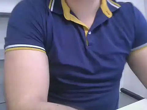 Snapshot of kingmiko12 chatting on 04/10/26, 01:07 kingmiko12 online show from 04/10/26, 01:07