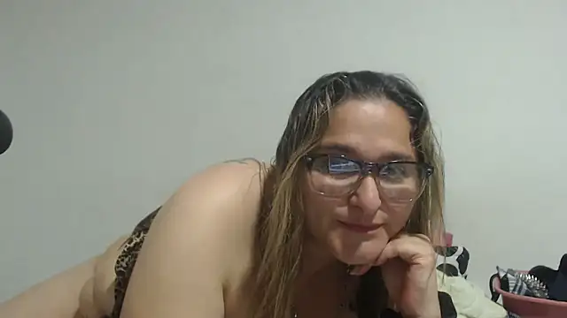 pareja latina1483 online show from 03/12/26, 01:11