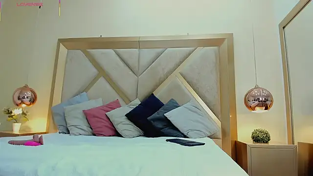 ElenaWatsonn online show from 03/31/26, 07:49