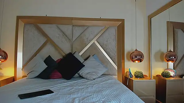 ElenaWatsonn online show from 04/06/26, 08:10