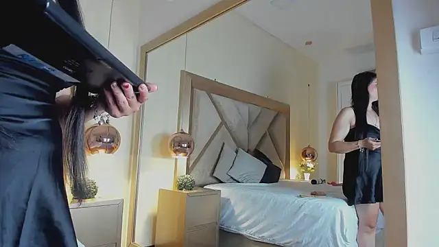 ElenaWatsonn online show from 04/07/26, 10:11