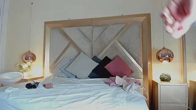 ElenaWatsonn online show from 04/04/26, 08:04