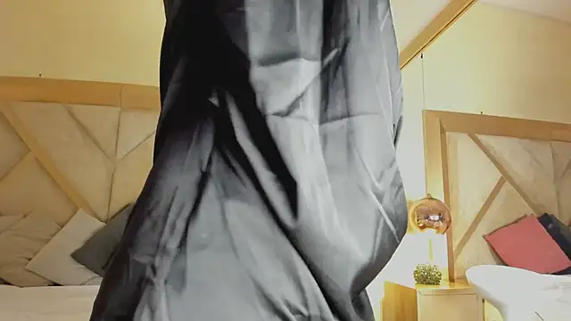 ElenaWatsonn online show from 04/01/26, 08:17