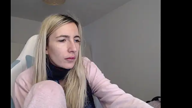 BarbieBlondieGirl online show from 02/21/26, 04:09