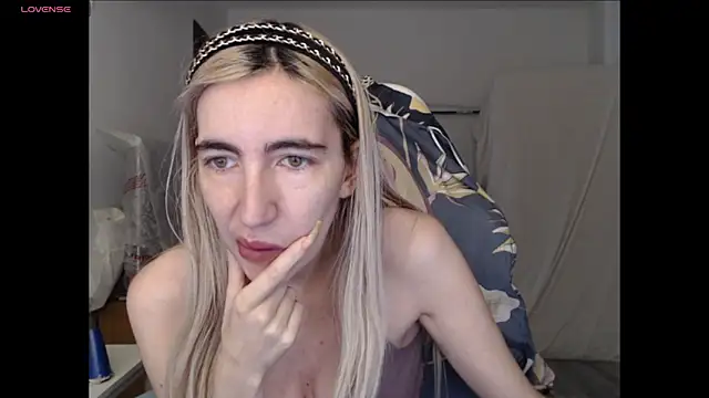 BarbieBlondieGirl online show from 05/18/26, 02:11