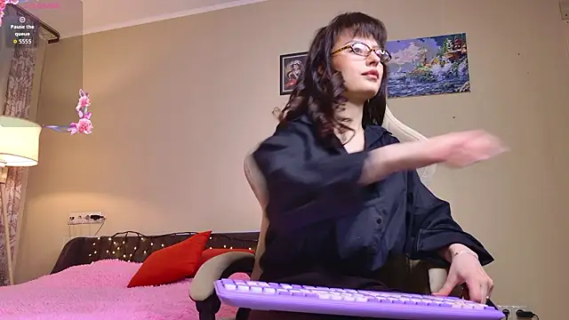 Snapshot of Mirellune chatting on 02/07/26, 07:11 Mirellune online show from 02/07/26, 07:11