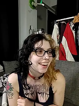 whatevaandissues online show from 04/13/26, 12:03