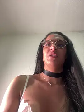 Snapshot of ValentinaEvanz chatting on 06/20/26, 12:04 ValentinaEvanz online show from 06/20/26, 12:04