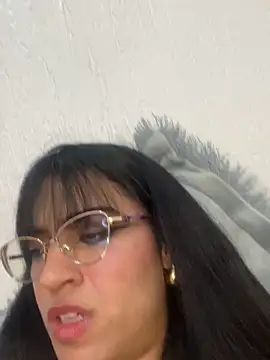 Snapshot of ValentinaEvanz chatting on 03/08/26, 02:04 ValentinaEvanz online show from 03/08/26, 02:04