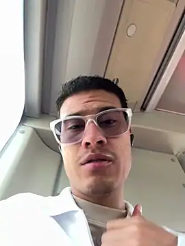 Snapshot of Latin_Paisa_Boy chatting on 02/21/26, 01:13 Latin Paisa Boy online show from 02/21/26, 01:13