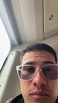 Snapshot of Latin_Paisa_Boy chatting on 02/14/26, 01:00 Latin Paisa Boy online show from 02/14/26, 01:00