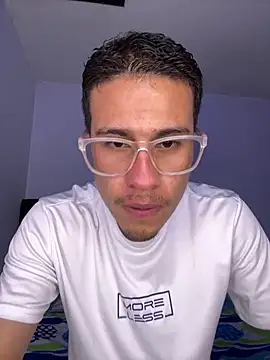 Snapshot of Latin_Paisa_Boy chatting on 02/22/26, 10:33 Latin Paisa Boy online show from 02/22/26, 10:33