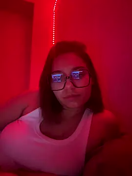 Snapshot of ellaaaaaaa69 chatting on 12/21/25, 11:27 ellaaaaaaa69 online show from 12/21/25, 11:27