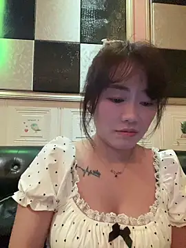 Snapshot of Molly-xiao chatting on 05/21/26, 12:02 Molly-xiao online show from 05/21/26, 12:02