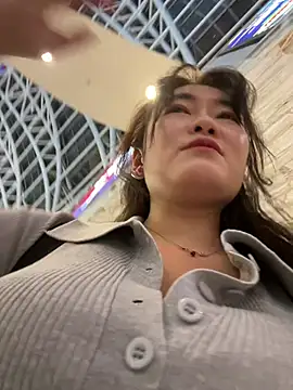 Snapshot of Molly-xiao chatting on 05/23/26, 01:32 Molly-xiao online show from 05/23/26, 01:32
